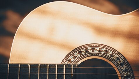 Hudba - Posezení při kytarách